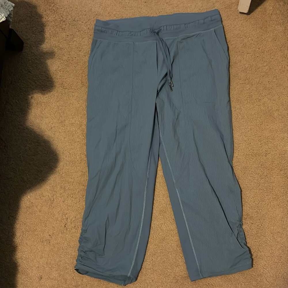 Lululemon never worn!!! Dance studio mid crop size 14